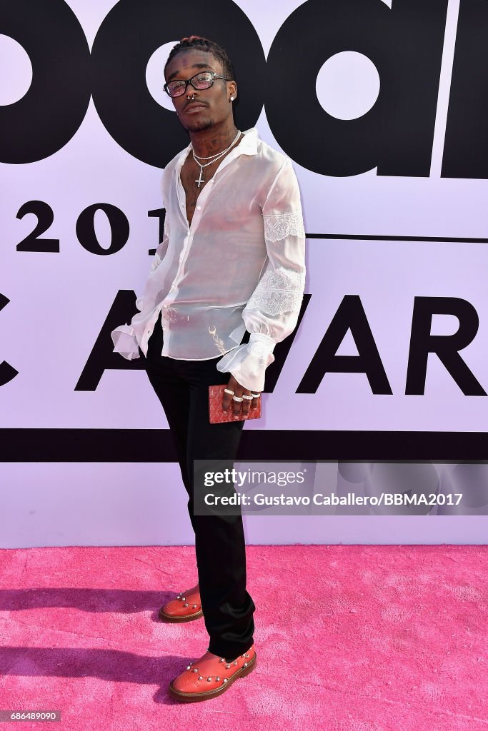 2017 Billboard Music Awards - Magenta Carpet