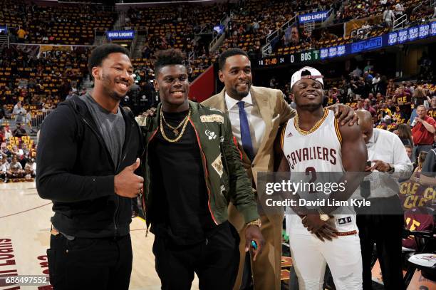 Cleveland Browns first-round draft picks Myles Garrett, Jabrill Peppers, and David Njoku pose for a photo with Chris Webber before Game Three of the...