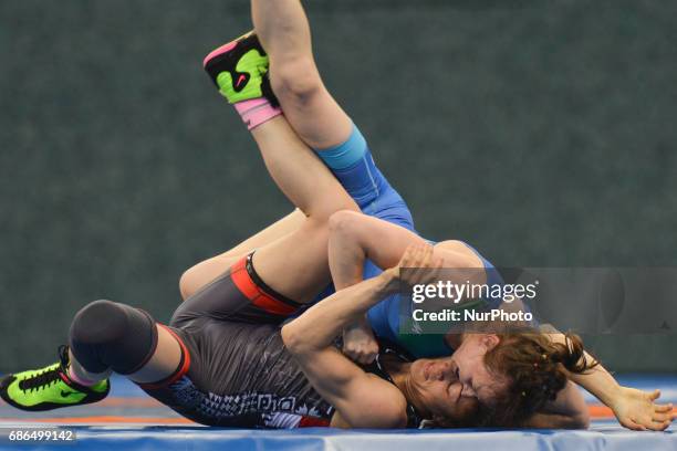 Natalya Sinshin of Azerbaijan competes against Bediha Gun of Turkey in the Women's Freestyle 55kg Wrestling during Baku 2017 - 4th Islamic Solidarity...