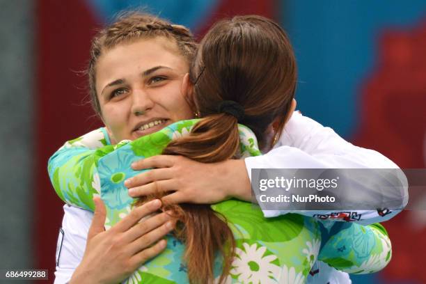 Azerbaijan's Elis Manolova receives congratulations and a hug from Azerbaijan's Vice President and First Lady Mehriban Aliyeva after the Women's...