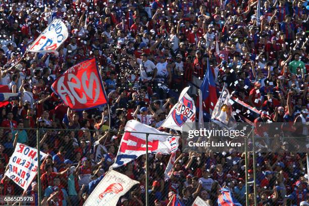 Fans of Cerro Porteño cheer for their team during a match between Olimpia and Cerro Porteño as part of the 17th round of Torneo Apertura 2017 at...