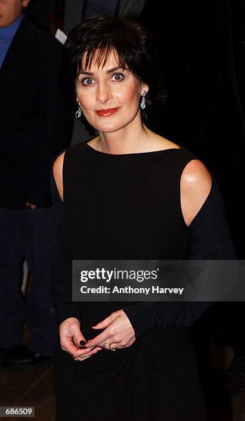 Singer Enya arrives for the World Premiere of ''Lord of the Rings'' December 10, 2001 in London, England.