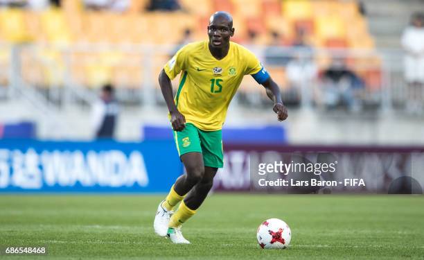 Repo Malepe of South Africa runs with the ball during the FIFA U-20 World Cup Korea Republic 2017 group D match between South Africa and Japan at...