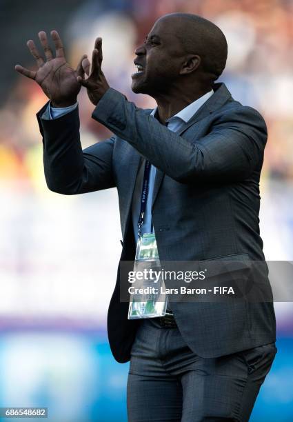 Head coach Thabo Senong of South Africa gives instructions during the FIFA U-20 World Cup Korea Republic 2017 group D match between South Africa and...