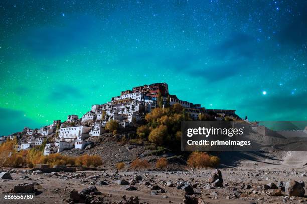 panorama de la noche estrellada en la parte norte de la india - zanskar fotografías e imágenes de stock