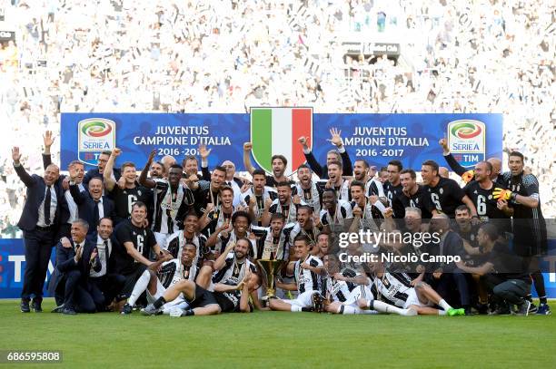 Juventus players celebrate the victory of the Italian Serie A 'Scudetto' at the end of the Serie A football match between Juventus FC and FC Crotone....
