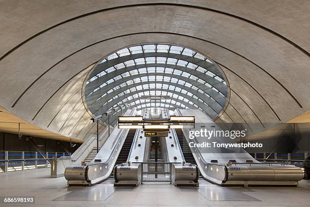 docklands underground tube station, london - london underground stock pictures, royalty-free photos & images