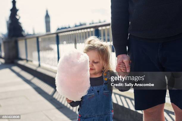 child eating candy floss - london child foto e immagini stock