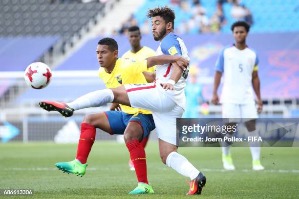Kevin Minda of Ecuador and Danny Acosta of USA compete for the ball during the FIFA U-20 World Cup Korea Republic 2017 group F match between Ecuador...