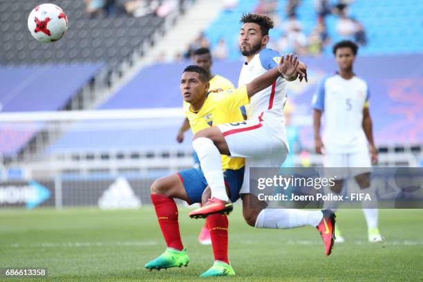 Kevin Minda of Ecuador and Danny Acosta of USA compete for the ball during the FIFA U-20 World Cup Korea Republic 2017 group F match between Ecuador...