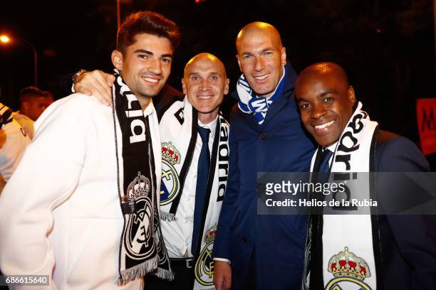 Head coach Zinedine Zidane, Enzo Zidane, David Bettoni and Hamidou Msaidie of Real Madrid celebrate during celebrations at Cibeles Fountain after...