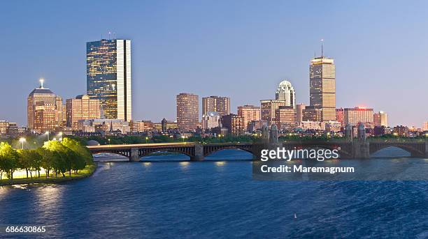 the town and the longfellow bridge - hancock building stock pictures, royalty-free photos & images