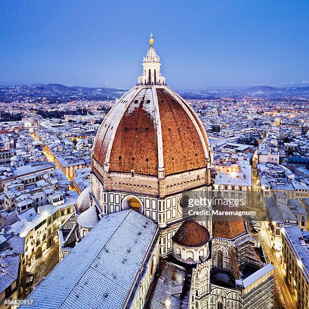 the dome of santa maria del fiore cathedral, duomo - florence italy stockfoto's en -beelden