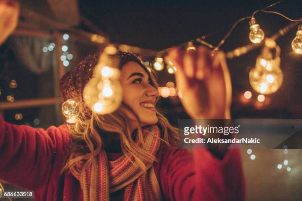 new year's party preparaten - woman enjoying night stockfoto's en -beelden