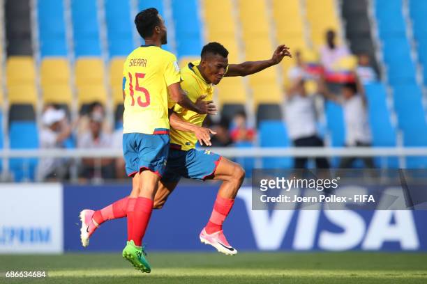 Bryan Cabezas of Ecuador celebrates with Jordan Sierra after scoring his team's third goal during the FIFA U-20 World Cup Korea Republic 2017 group F...