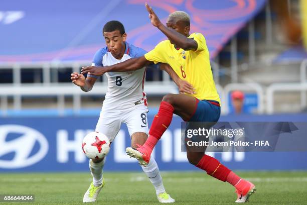 Pervis Estupinan of Ecuador and Tyler Adams of USA compete for the ball during the FIFA U-20 World Cup Korea Republic 2017 group F match between...