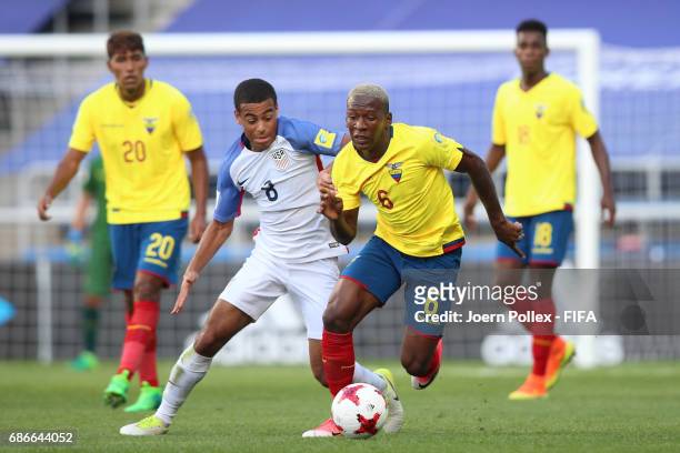 Pervis Estupinan of Ecuador and Tyler Adams of USA compete for the ball during the FIFA U-20 World Cup Korea Republic 2017 group F match between...