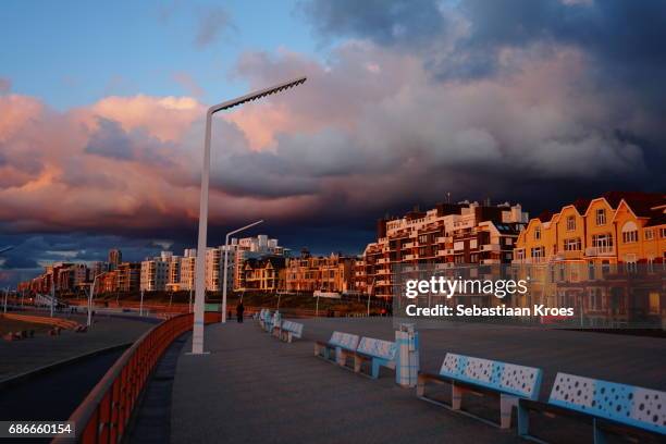 bouvelard of scheveningen beach at dusk, the hague, the netherlands - scheveningen bildbanksfoton och bilder