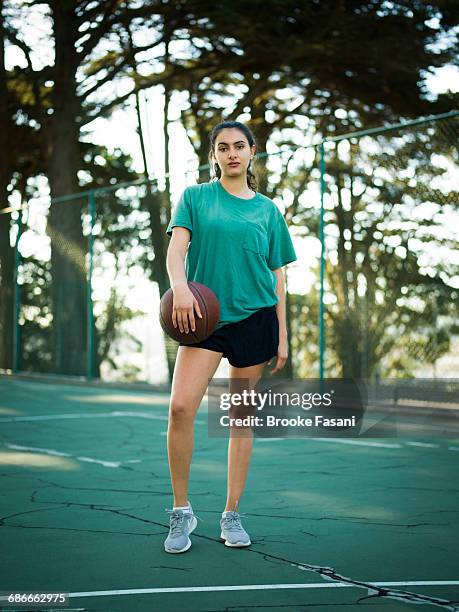 young arabic woman with basketball - fences 2016 film stock-fotos und bilder