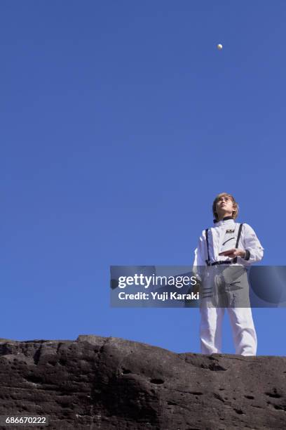 waiting for the ball - unexpected stock pictures, royalty-free photos & images