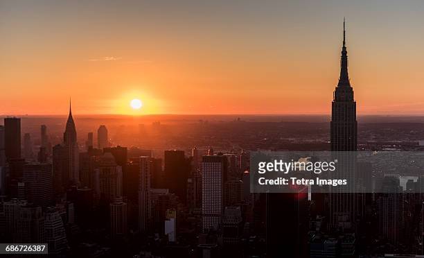 usa, new york state, new york city, office buildings at sunrise - sunrise new york stock-fotos und bilder