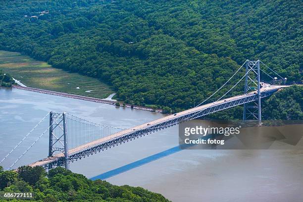 usa, new york state, bear mountain bridge over hudson river - bear mountain bridge fotografías e imágenes de stock