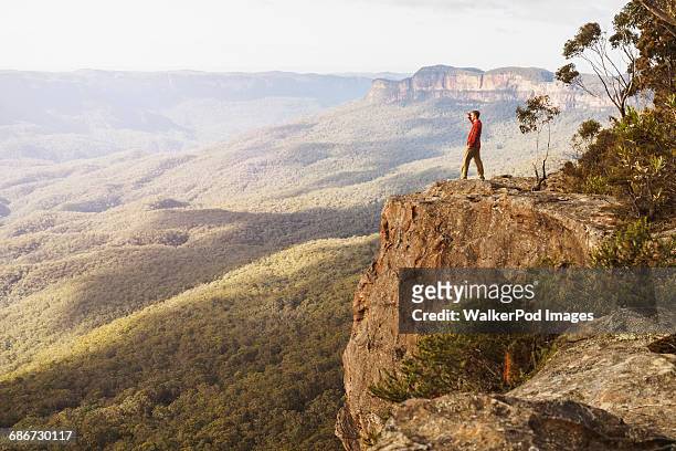 australia, new south wales, narrow neck peninsula, katoomba, man looking at view in blue mountains - blue mountain range stock pictures, royalty-free photos & images