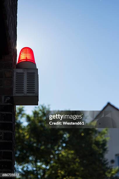 alarm system at facade - alarmanlage stock-fotos und bilder