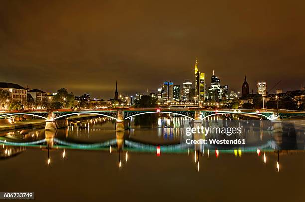 germany, hesse, frankfurt, skyline of financial district with ignatz bubis bridge - bubis stock-fotos und bilder