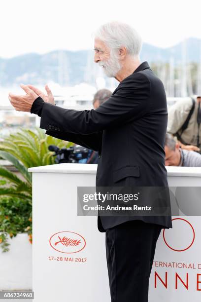 Director Michael Haneke attends the "Happy End" photocall during the 70th annual Cannes Film Festival at Palais des Festivals on May 22, 2017 in...