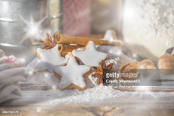 cinnamon stars, flour, spices and cinnamon powder - スターアニス ストックフォトと画像