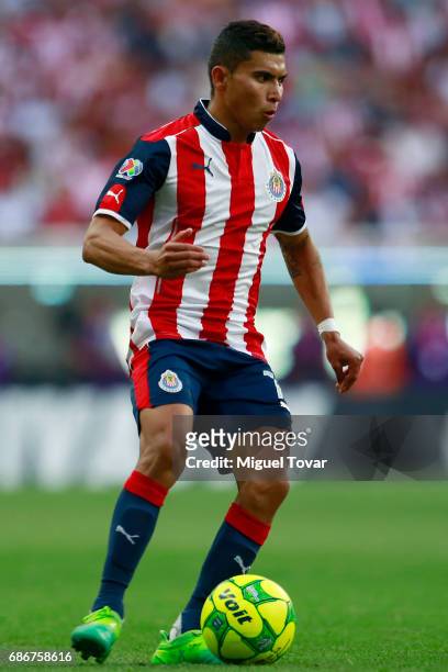 Orbelin Pineda of Chivas drives the ball during the semi final second leg match between Chivas and Toluca as part of the Torneo Clausura 2017 Liga MX...