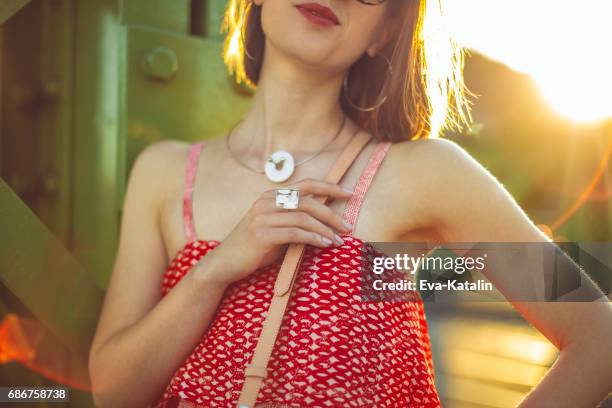 zomermiddag - designerkleding stockfoto's en -beelden