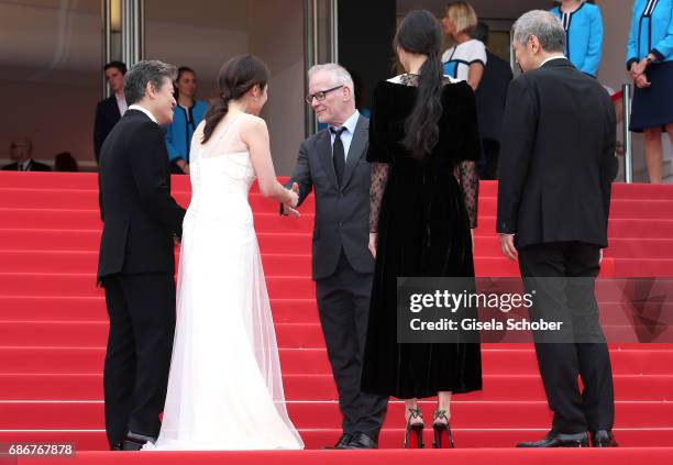 Cannes Film festival director Thierry Fremaux welcome actors Haehyo Kwon, Cho Yunhee, Kim Minhee and director Hong SangSoo as they attend "The Day...