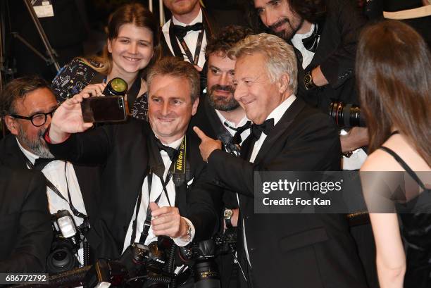 Actor Dustin Hoffman poses with Getty images photographer Pascal Le Segretain the 'The Meyerowitz Stories' screening during the 70th annual Cannes...