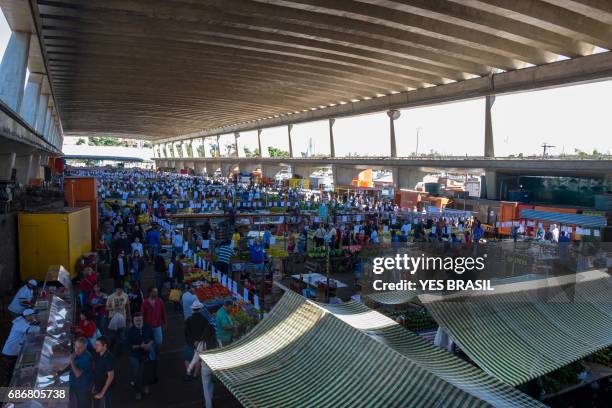 retail trade of fruits and vegetables in são paulo - identification chart imagens e fotografias de stock