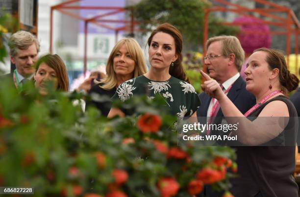 Catherine, Duchess of Cambridge , talks to an exhibitor as she visits the RHS Chelsea Flower Show press day at Royal Hospital Chelsea on May 22, 2017...
