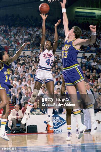 Mike Woodson of the Sacramento Kings shoots against the Utah Jazz circa 1986 at Arco Arena in Sacramento, California NOTE TO USER: User expressly...