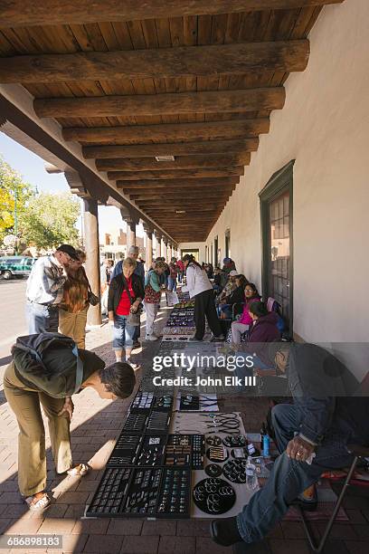palace of the governors in santa fe - santa fe stockfoto's en -beelden