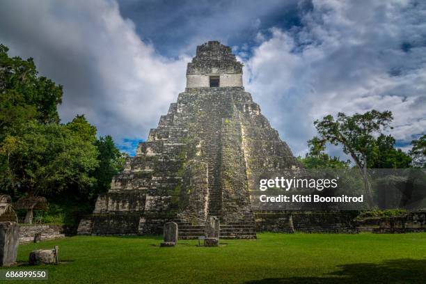 pyramid of tikal, a famous mayan site in guatemala - tikal stock pictures, royalty-free photos & images