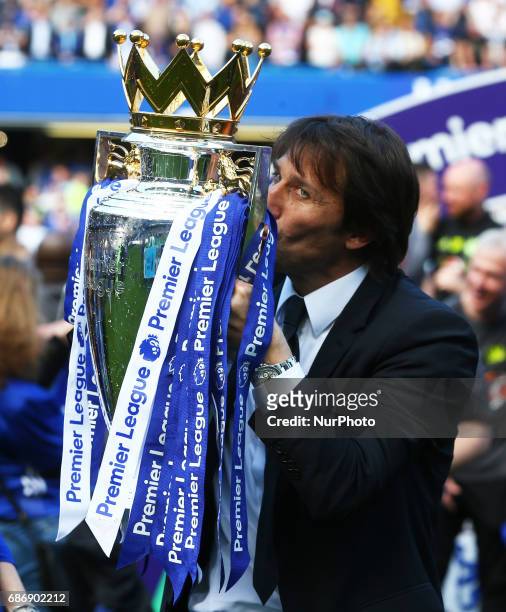 Chelsea manager Antonio Conte with Trophy during the Premier League match between Chelsea and Sunderland at Stamford Bridge, London, England on 21...