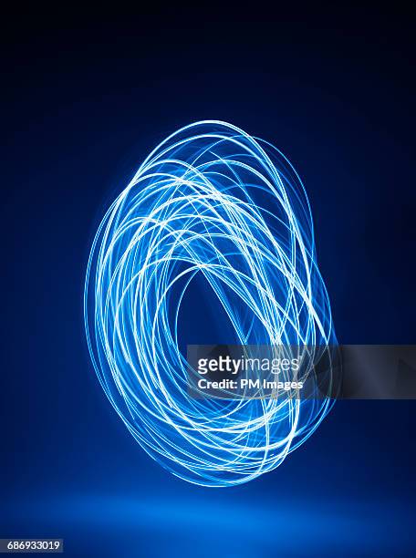 lights in circular motion - pose longue photos et images de collection