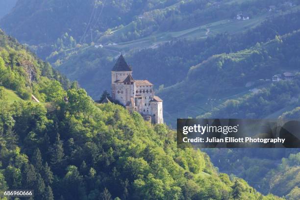 castel trostburg in the isarco valley, south tirol. - südtirol stock-fotos und bilder