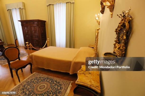 Press preview for the international journalists before the Pope's Apartments in the Apostolic Palace open to the public. The Pope's bedroom, famous...