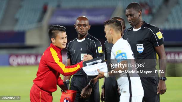 Quang Hai Nguyen of Vietnam and Clayton Lewis of New Zealand shake hands before the FIFA U-20 World Cup Korea Republic 2017 group E match between...