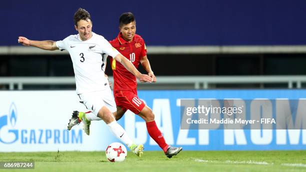 Sean Liddicoat of New Zealand clears the ball ahead of Thanh Binh Dinh of Vietnam during the FIFA U-20 World Cup Korea Republic 2017 group E match...