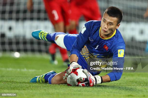 Tien Dung Bui of Vietnam makes a save during the FIFA U-20 World Cup Korea Republic 2017 group E match between Vietnam and New Zealand at Cheonan...