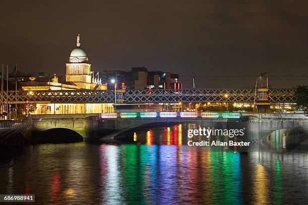 butt bridge in dublin illuminated at night - dublin historic stockfoto's en -beelden