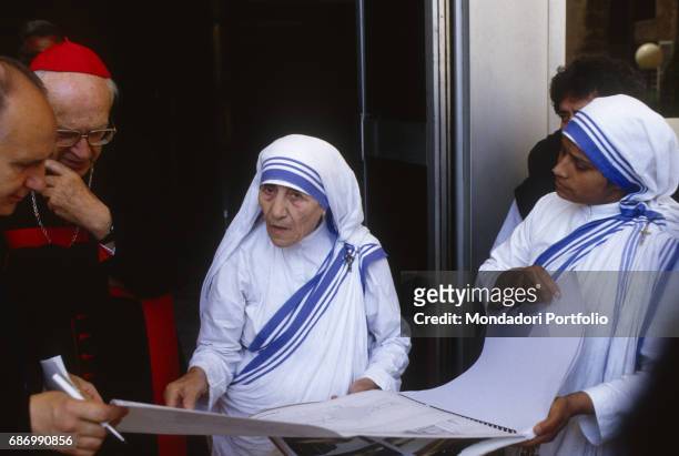 Mother Teresa of Calcutta and sister Nirmala Joshi during the ceremony of the blessing of the corner stone in the future reception home "Dono di...