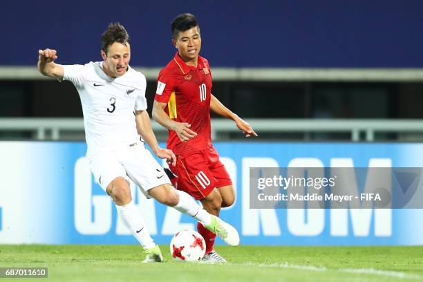 Sean Liddicoat of New Zealand clears the ball ahead of Thanh Binh Dinh of Vietnam during the FIFA U-20 World Cup Korea Republic 2017 group E match...